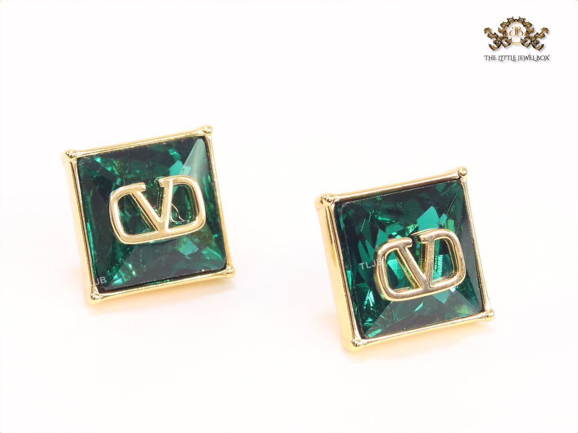 Alphabet V blue and gold studs