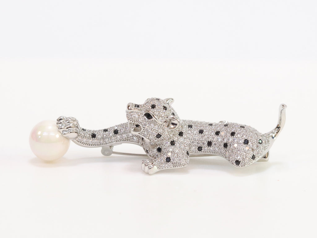 Platinum panther with white pearl and cz brooch