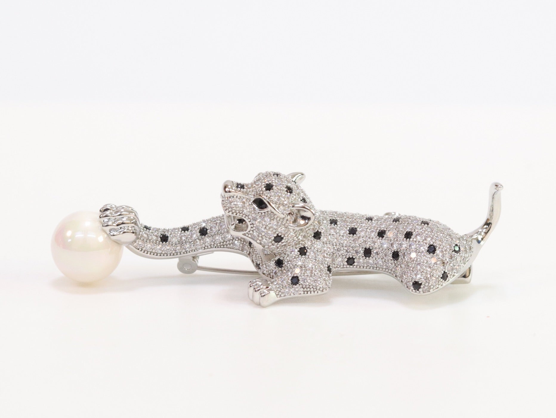 Platinum panther with white pearl and cz brooch