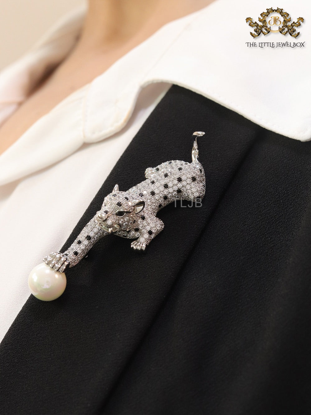 Platinum panther with white pearl and cz brooch