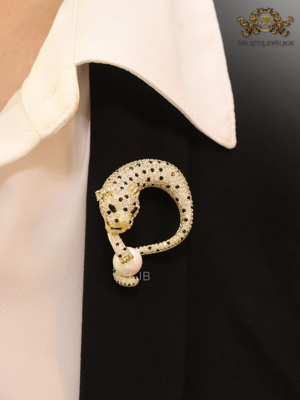 Cz round panther gold brooch