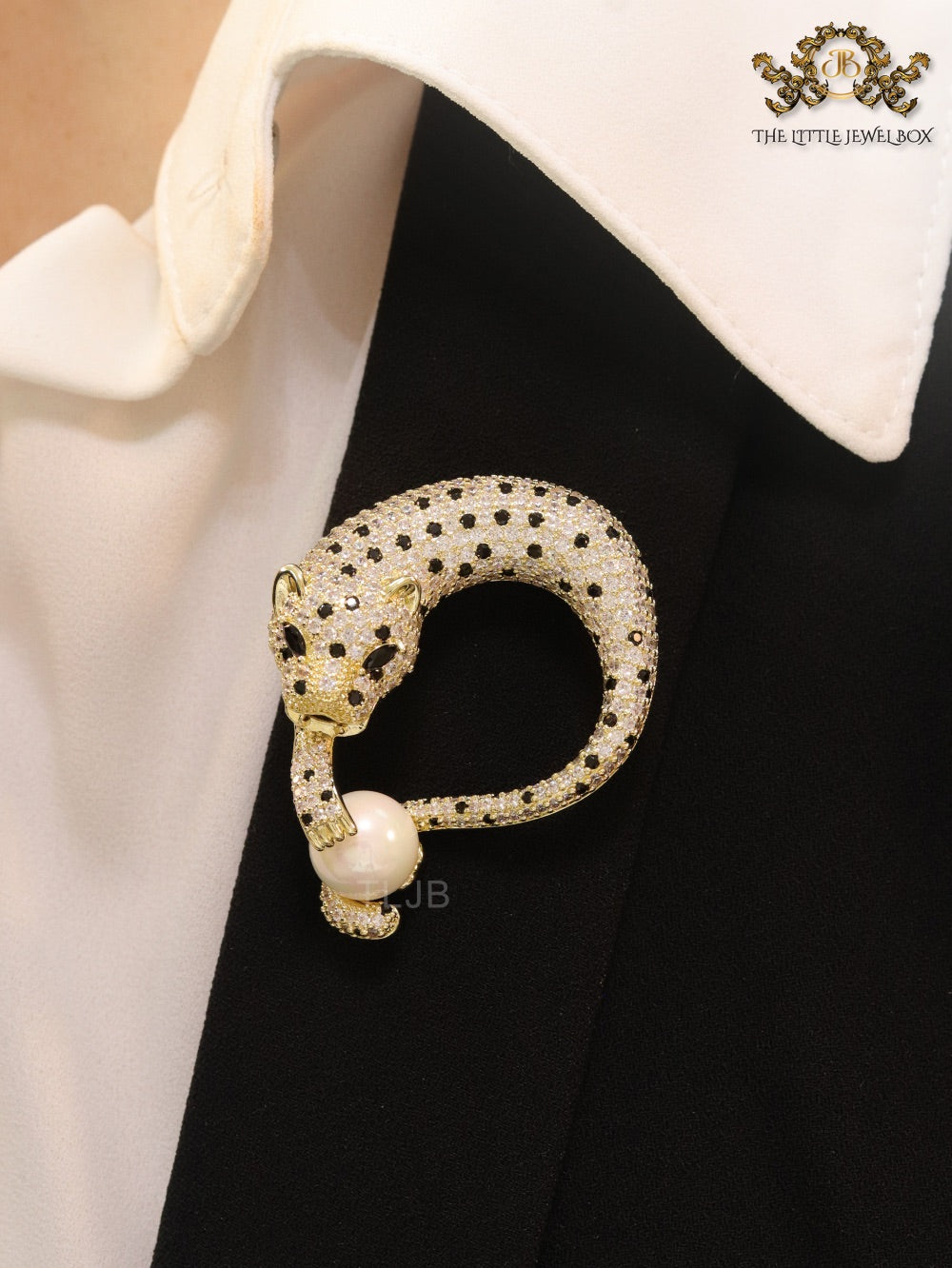 Cz round panther gold brooch