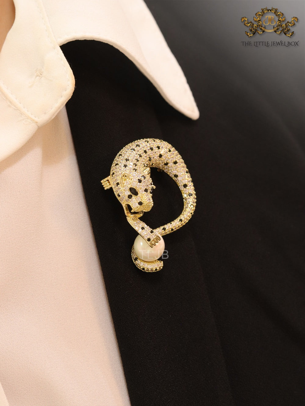 Cz round panther gold brooch