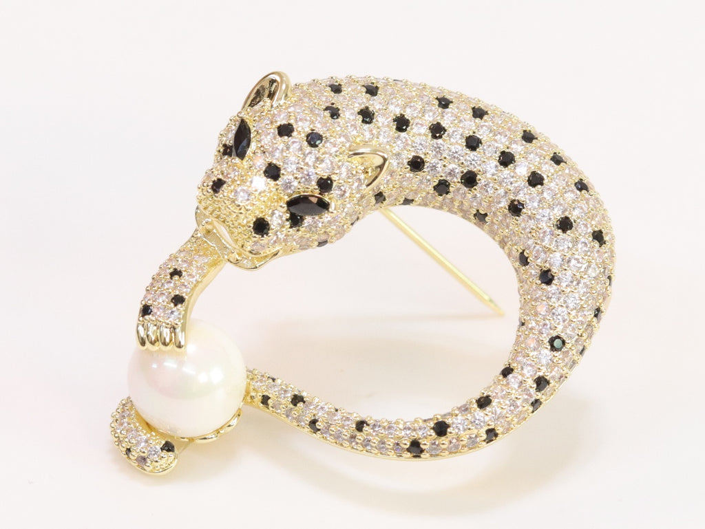 Cz round panther gold brooch