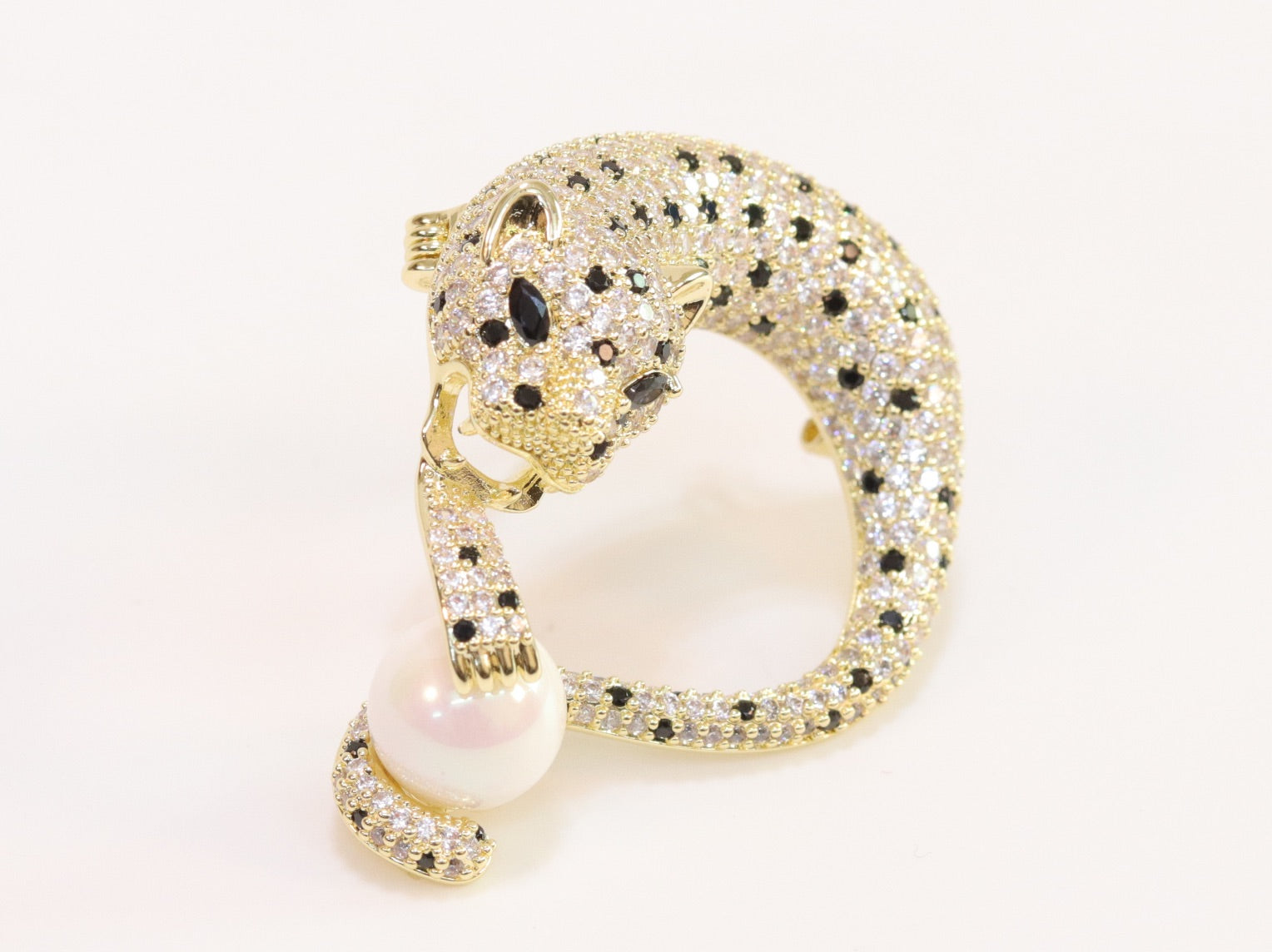 Cz round panther gold brooch