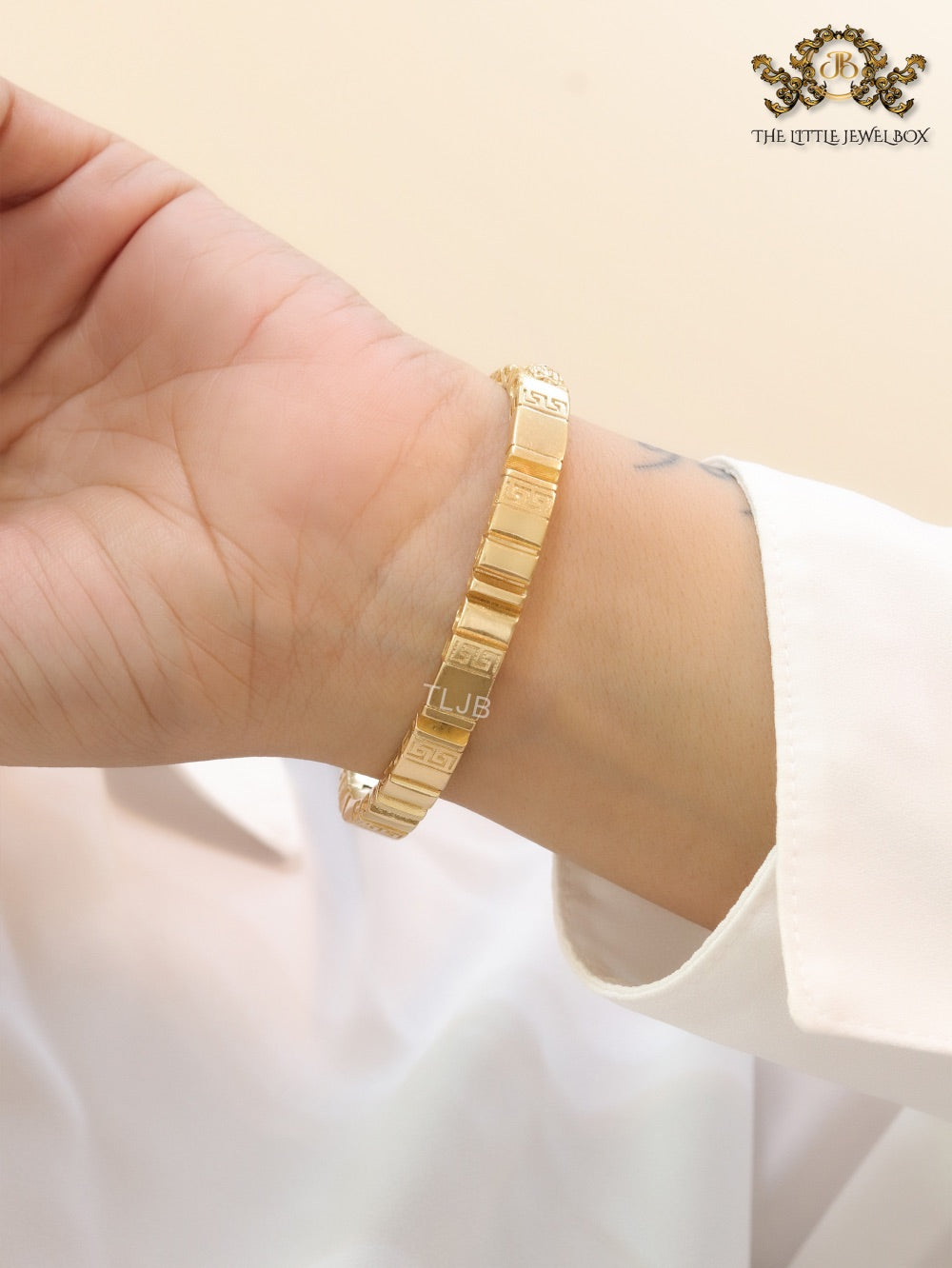 Medusa gold plated open bracelet