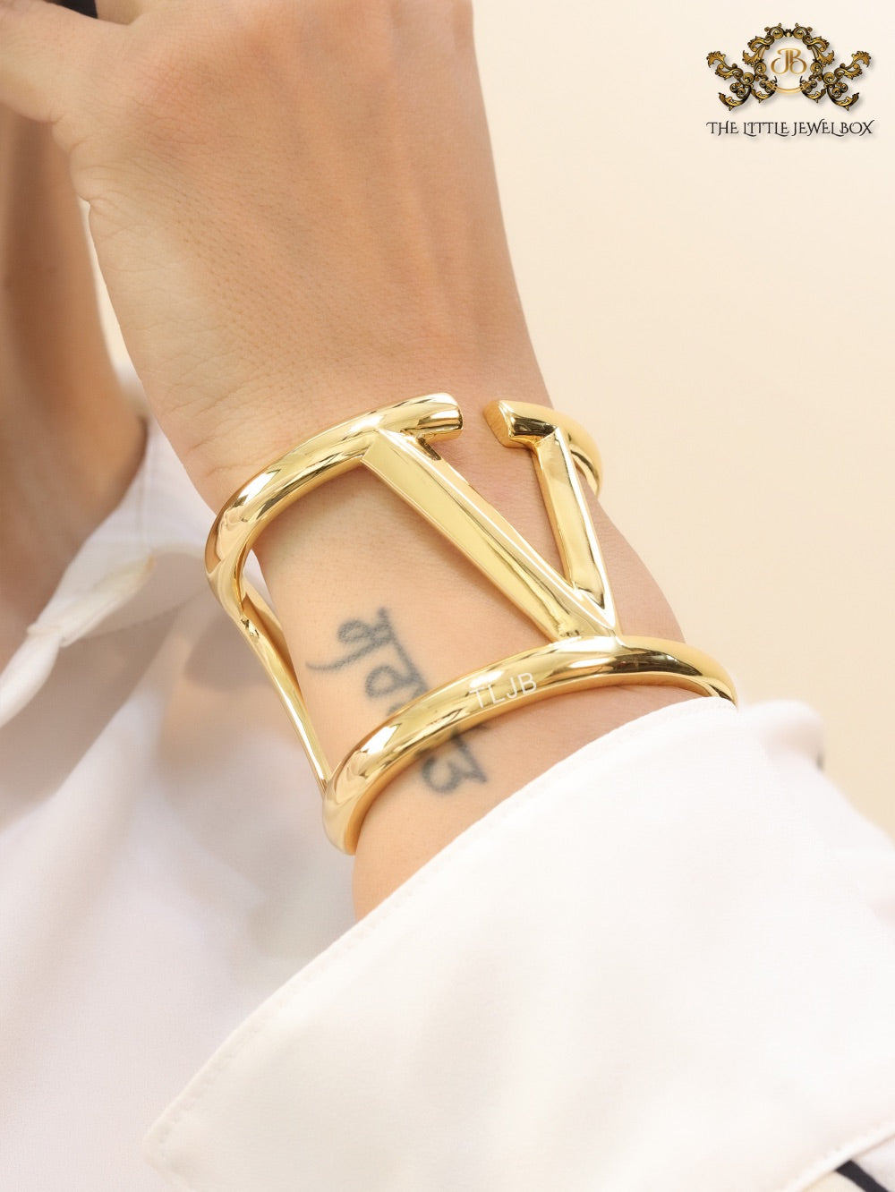 Alphabet V gold plated open bracelet