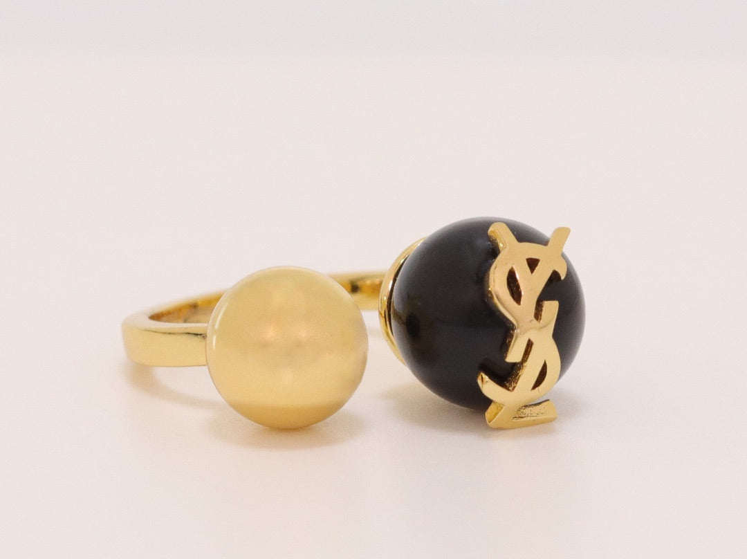 Alphabet gold open ring with black pearl