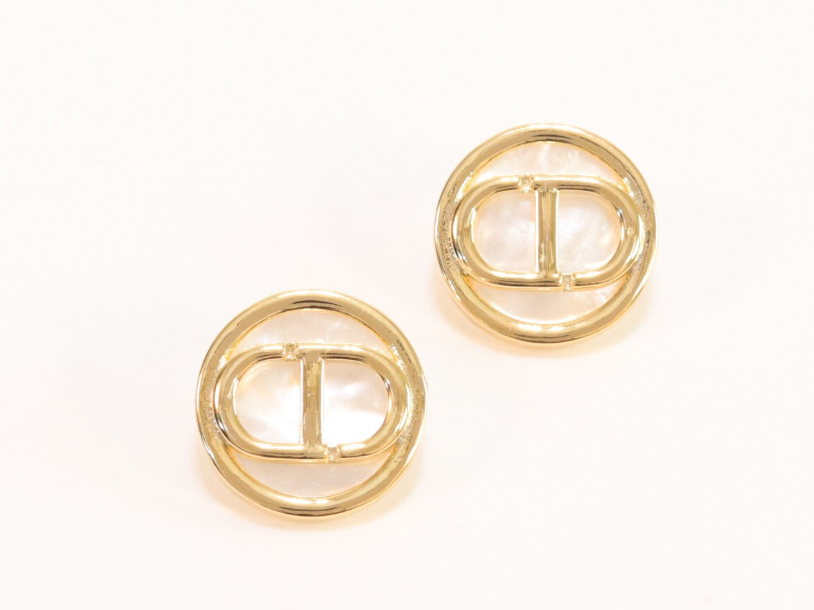 Gold Round Alphabet C & D earrings