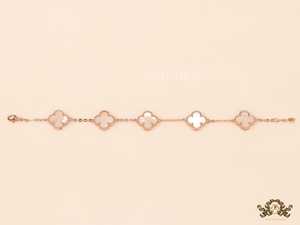 Rose gold plated chain bracelet with mother of pearl clover