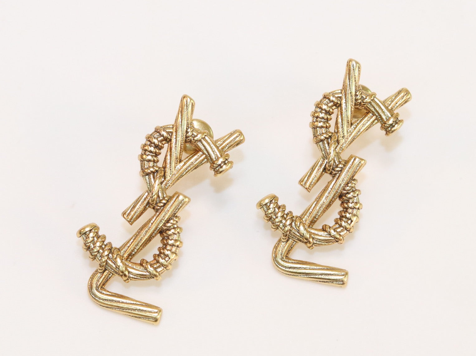 Alphabet Y and L antique earrings in gold