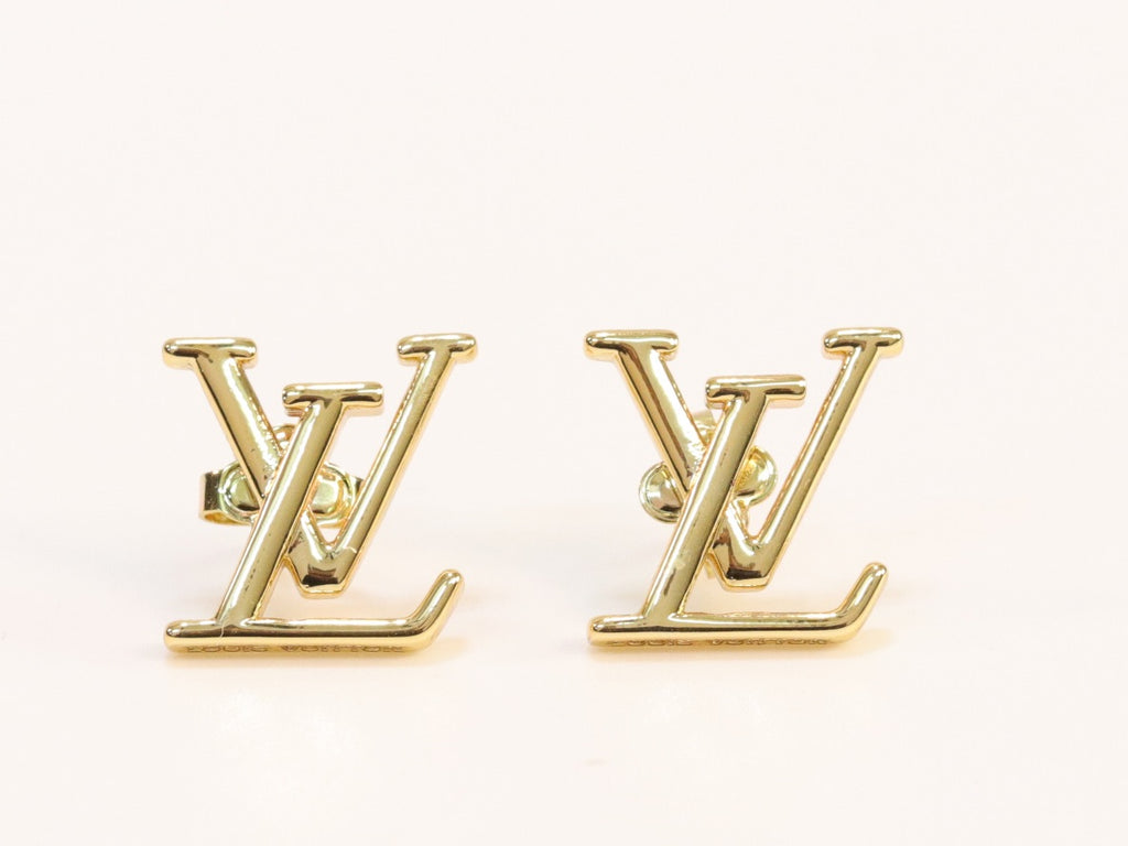 Alphabet L and V studs