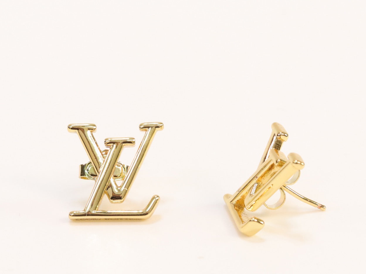 Alphabet L and V studs
