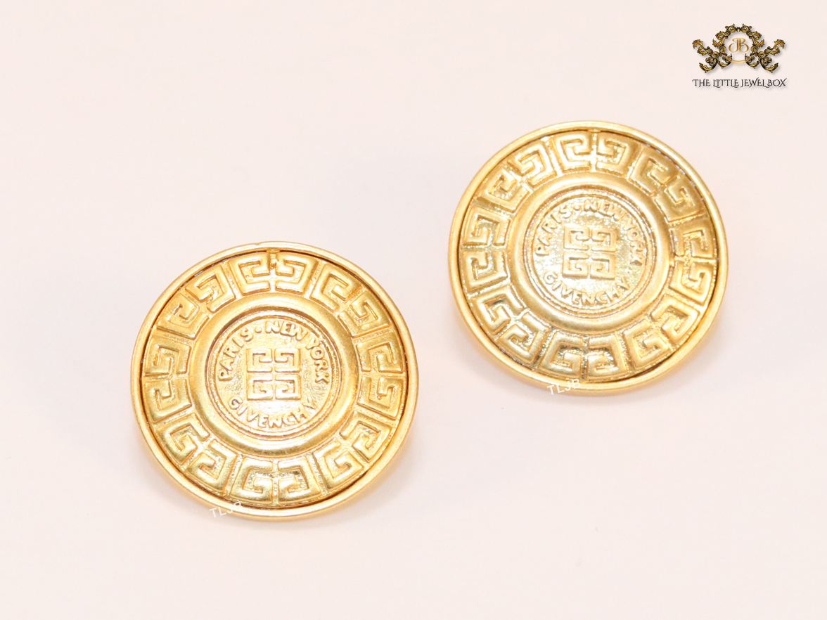 Round medusa embossed studs