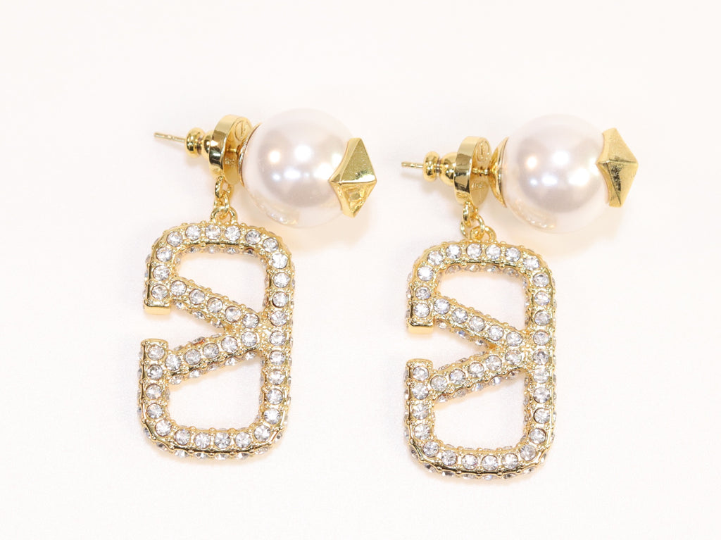 Alphabet V gold cz pearl drops
