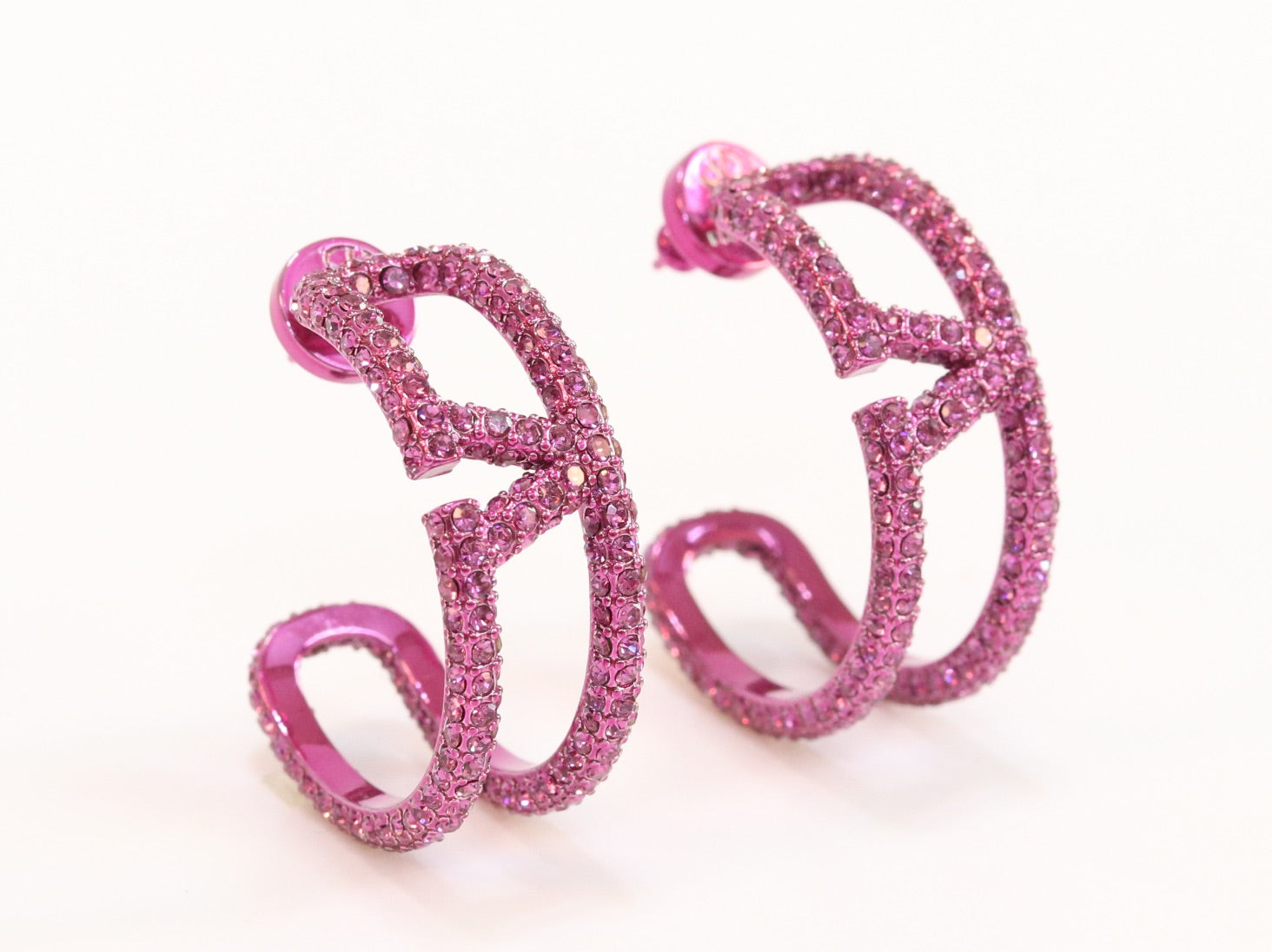 Pink curved open alphabet V hoops