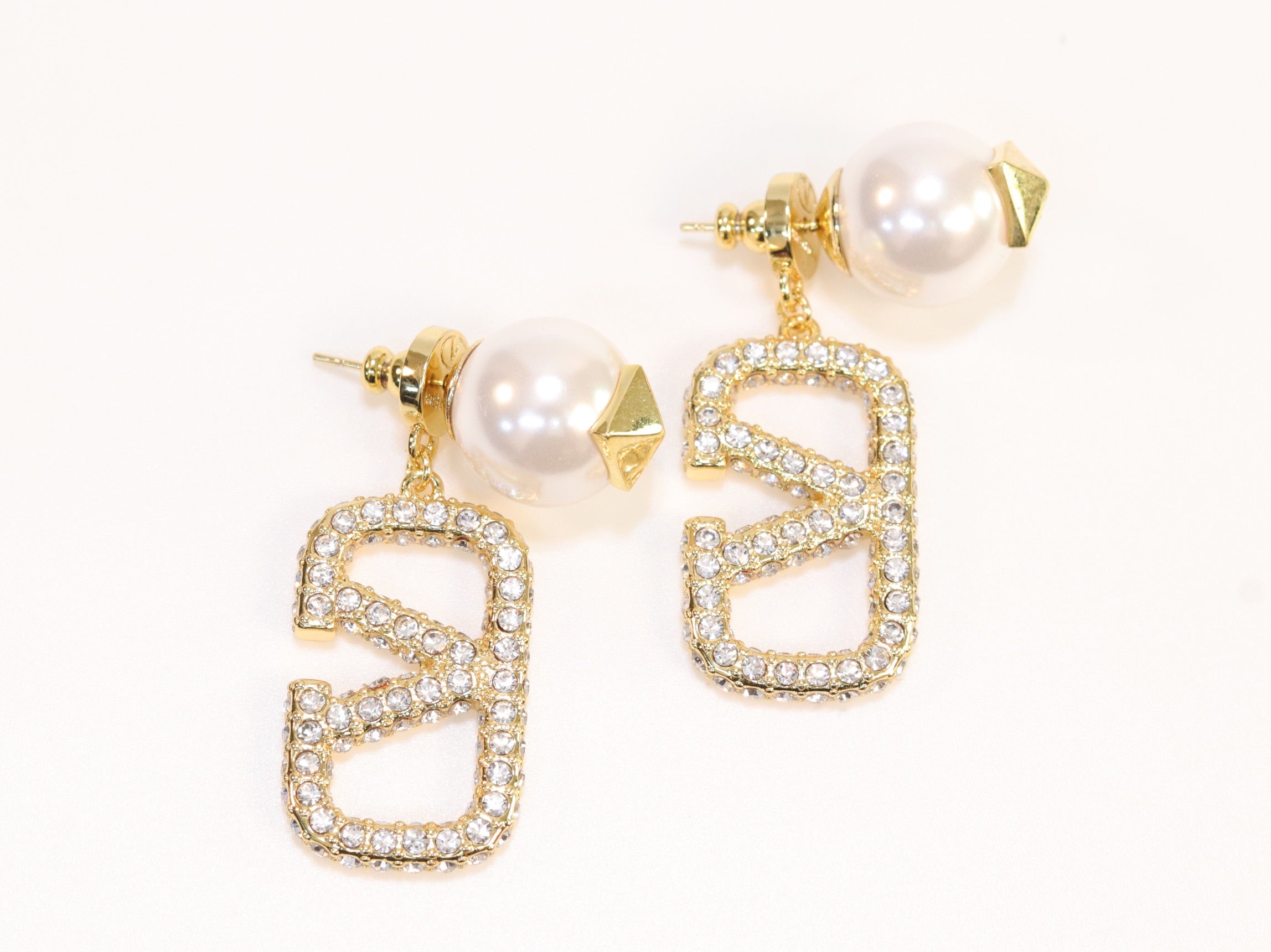Alphabet V gold cz pearl drops