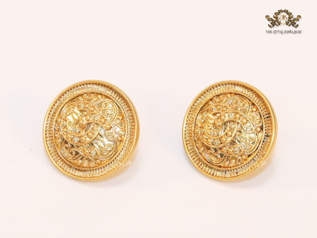 Double C embossed studs