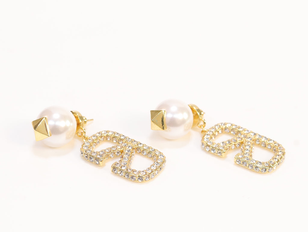 Alphabet V gold cz pearl drops