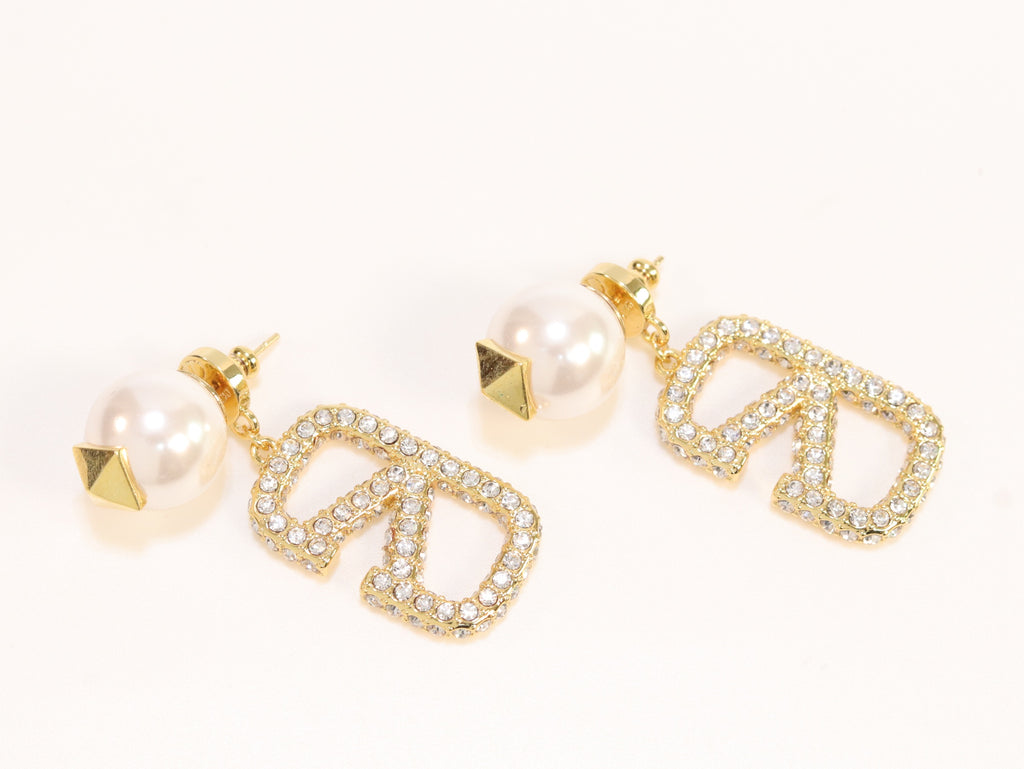 Alphabet V gold cz pearl drops