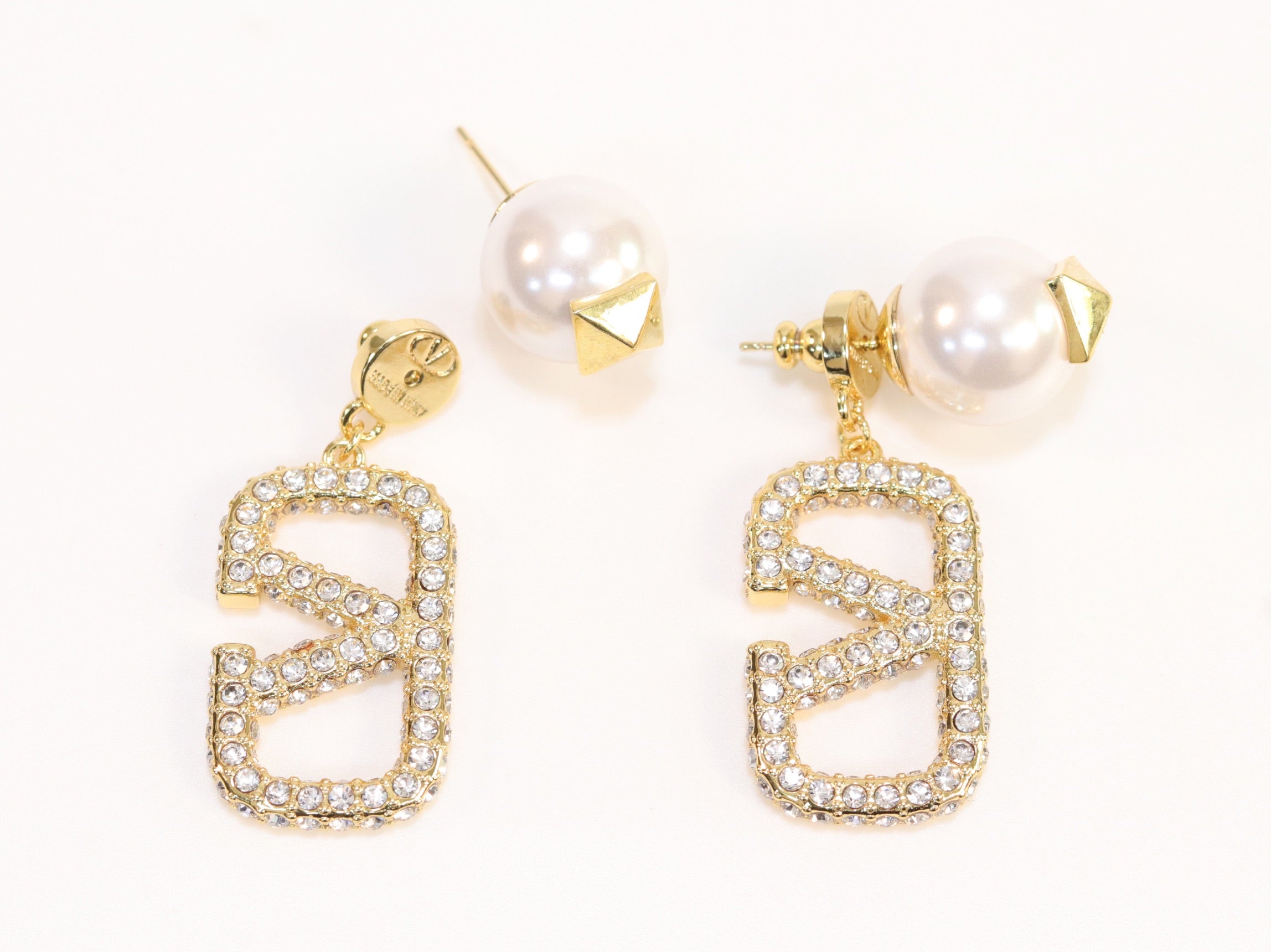 Alphabet V gold cz pearl drops