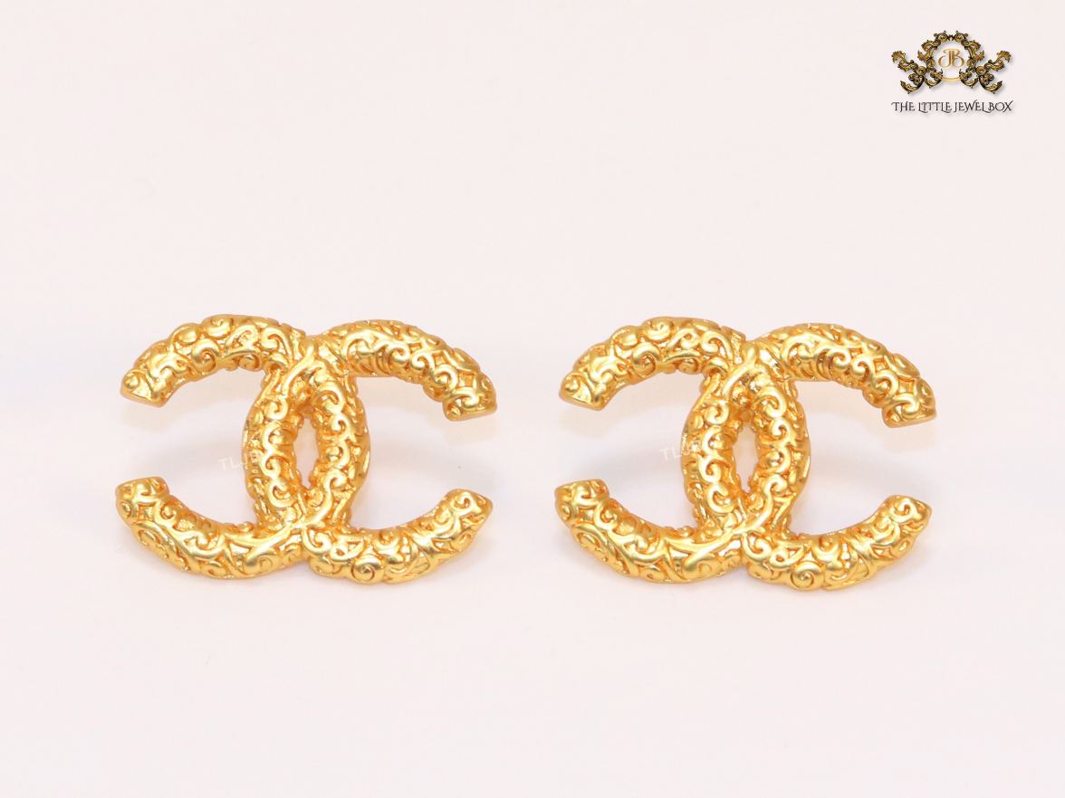 Double C hammered gold studs