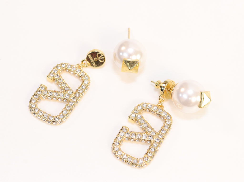 Alphabet V gold cz pearl drops