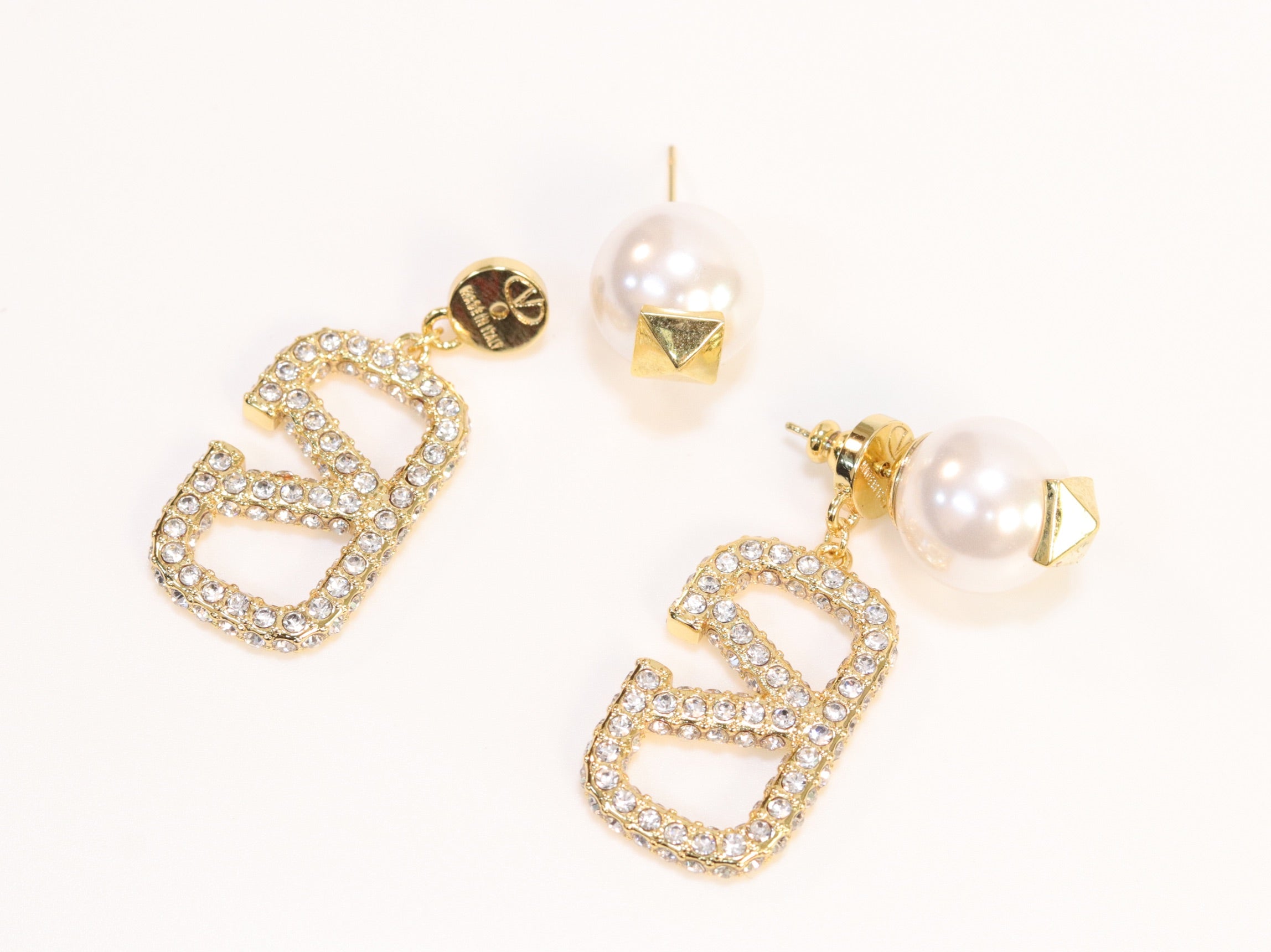 Alphabet V gold cz pearl drops