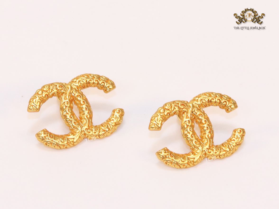 Double C hammered gold studs