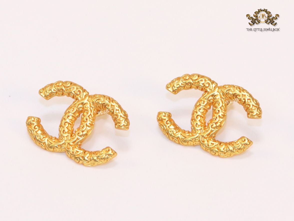 Double C hammered gold studs