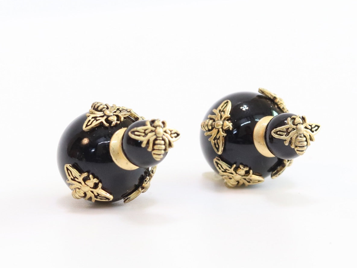 Rustic dragonfly on black pearls in gold