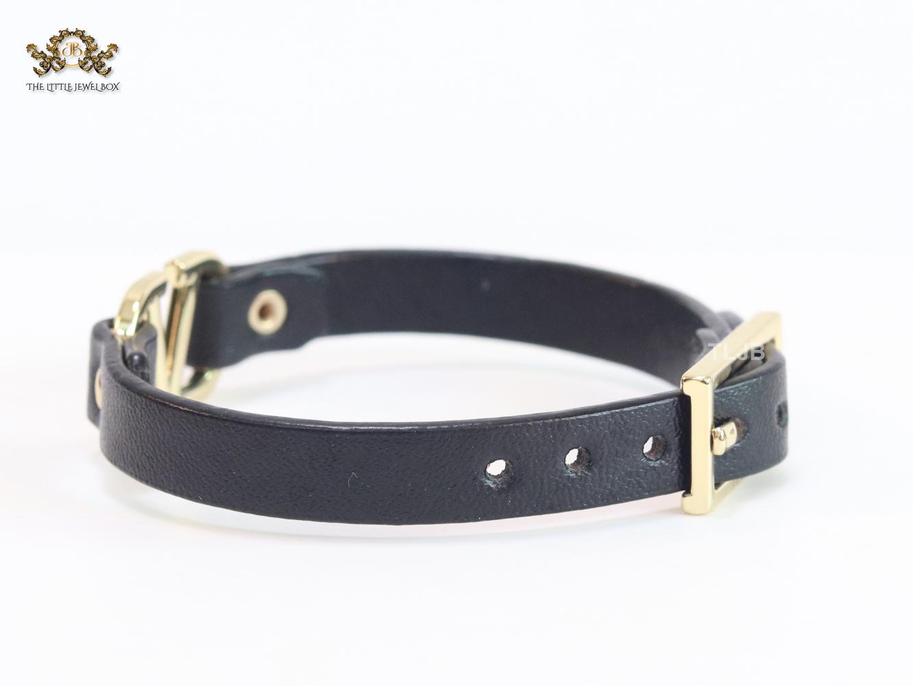 Alphabet V leather bracelet - black