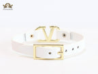 Alphabet V leather bracelet - white