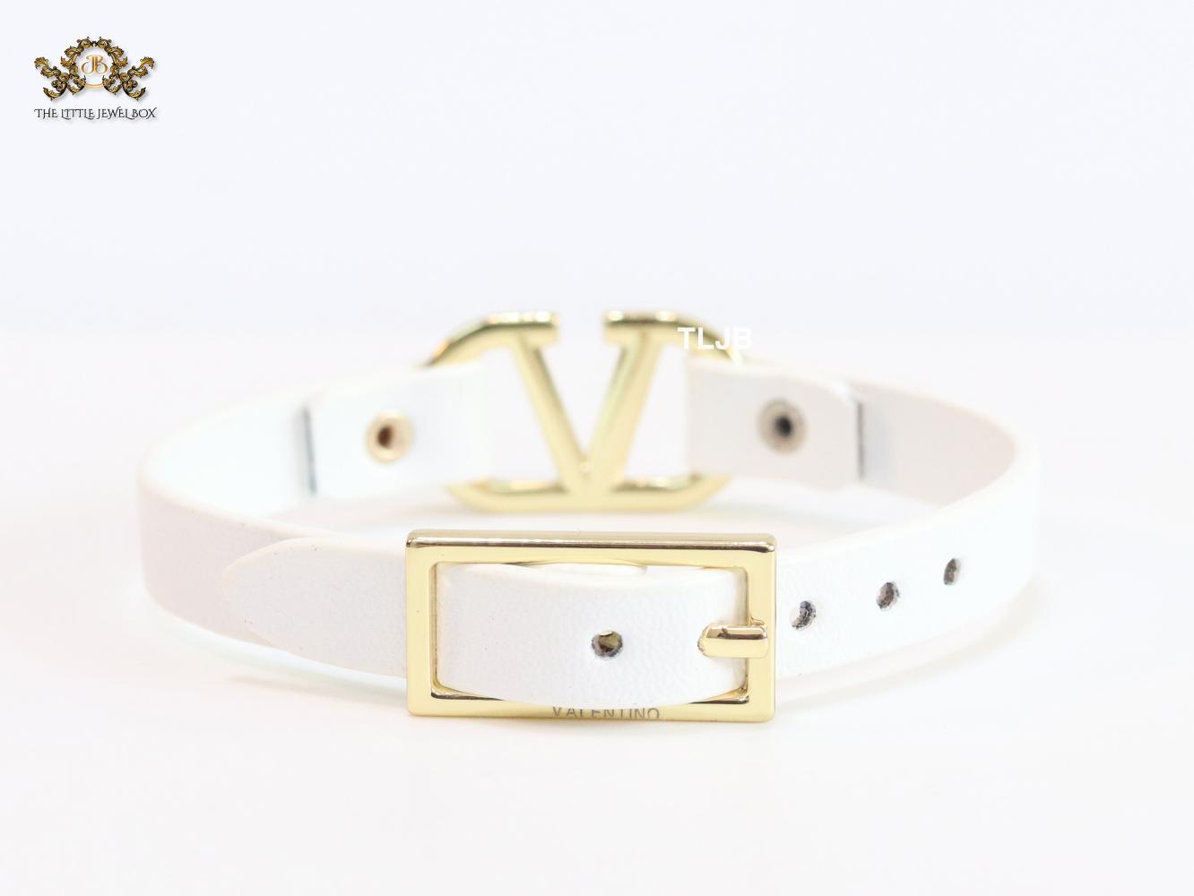 Alphabet V leather bracelet - white