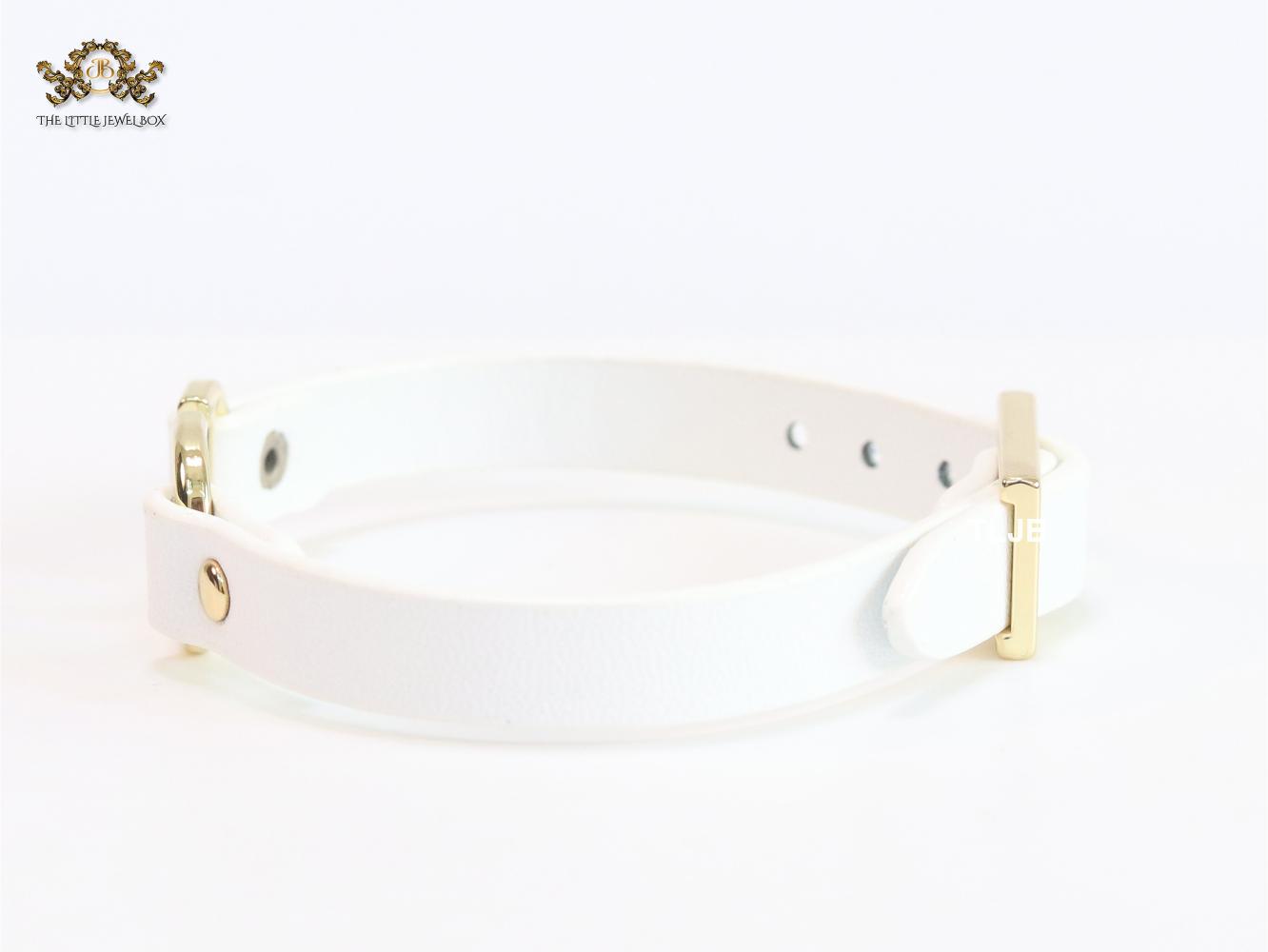 Alphabet V leather bracelet - white