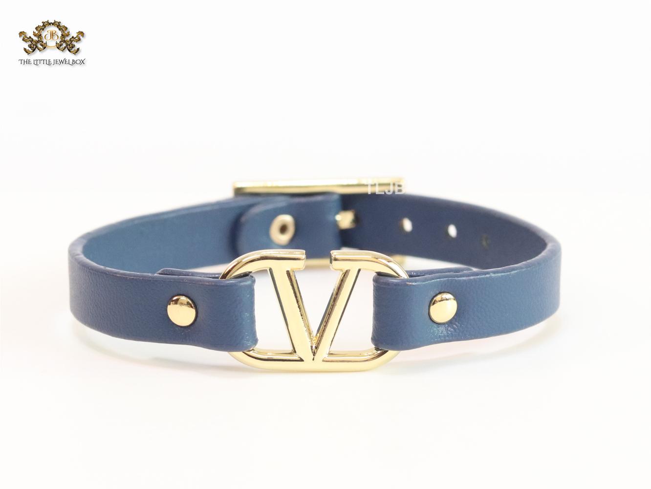 Alphabet V leather bracelet - blue