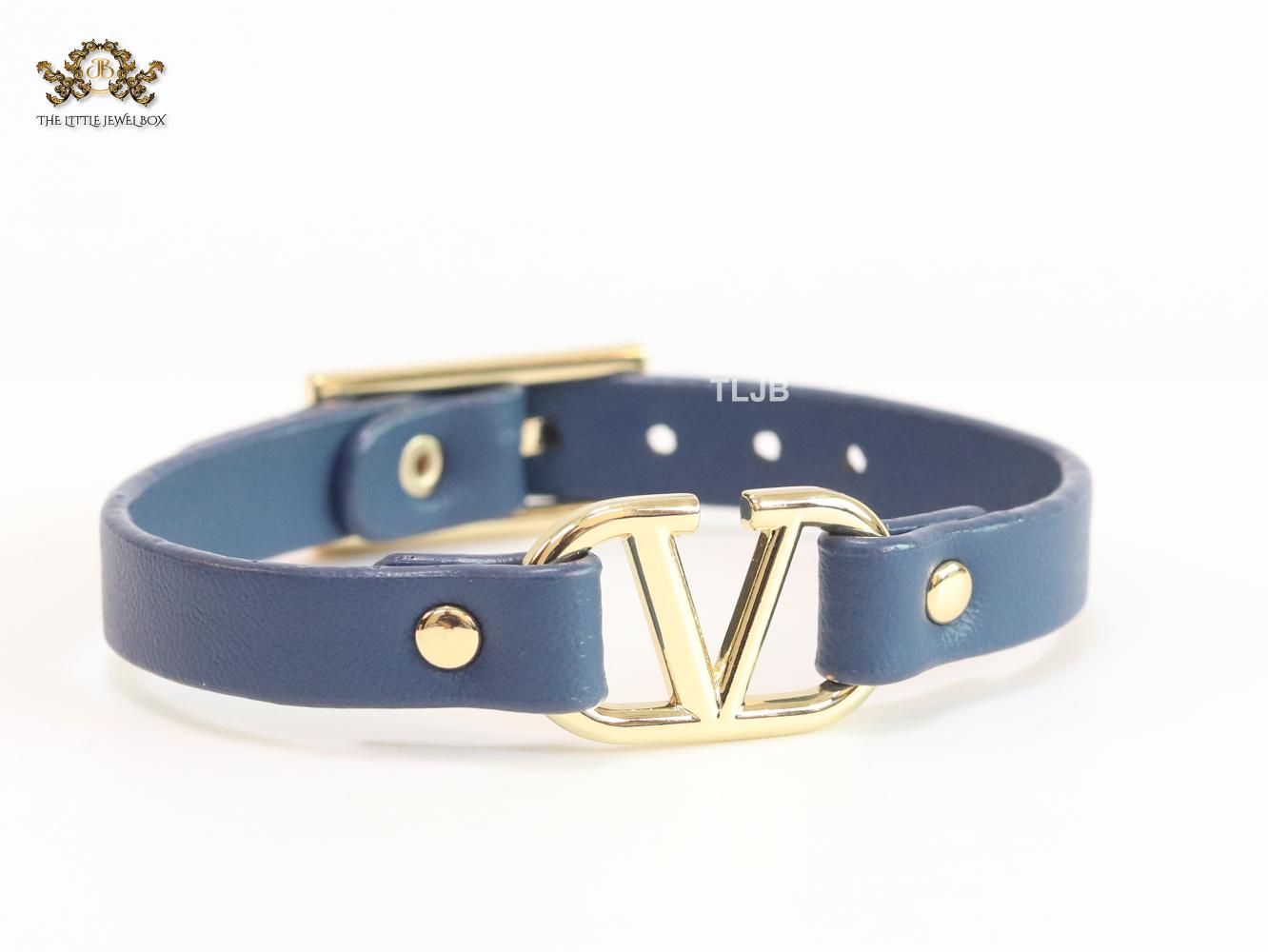 Alphabet V leather bracelet - blue