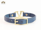 Alphabet V leather bracelet - blue