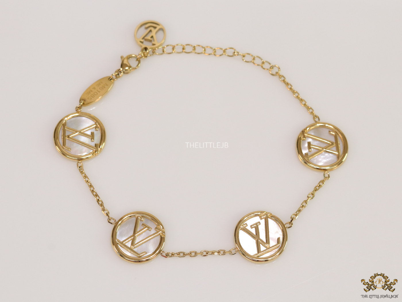 Gold plated sleek chain bracelet with MOP discs