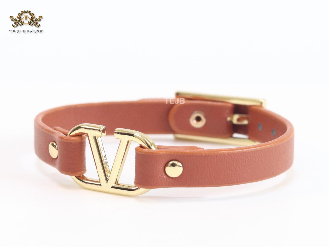 Alphabet V leather bracelet - rust