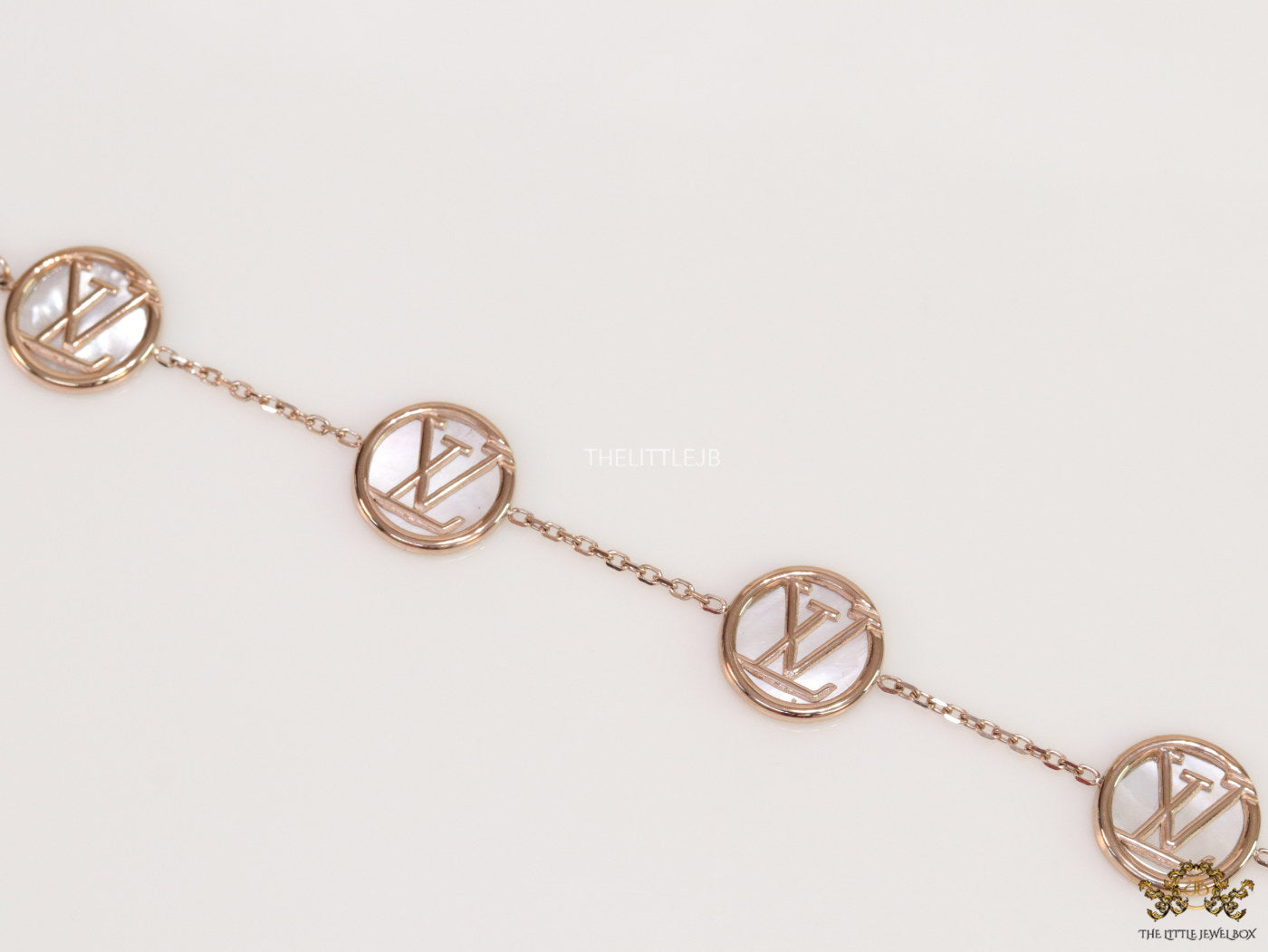 Rose gold plated sleek chain bracelet with MOP discs