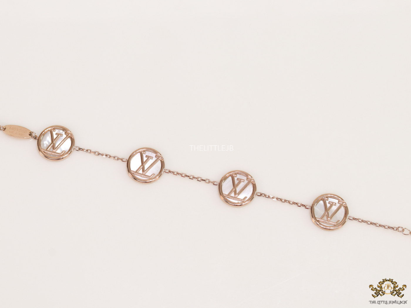 Rose gold plated sleek chain bracelet with MOP discs