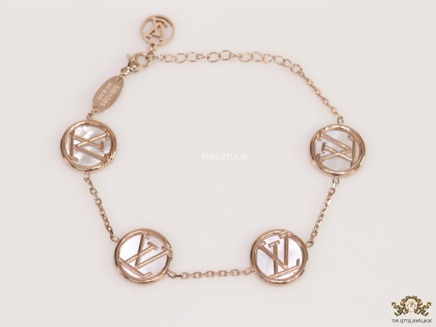 Rose gold plated sleek chain bracelet with MOP discs