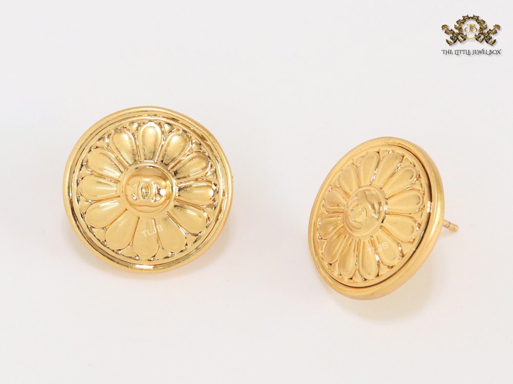 Double C old flower embossed studs