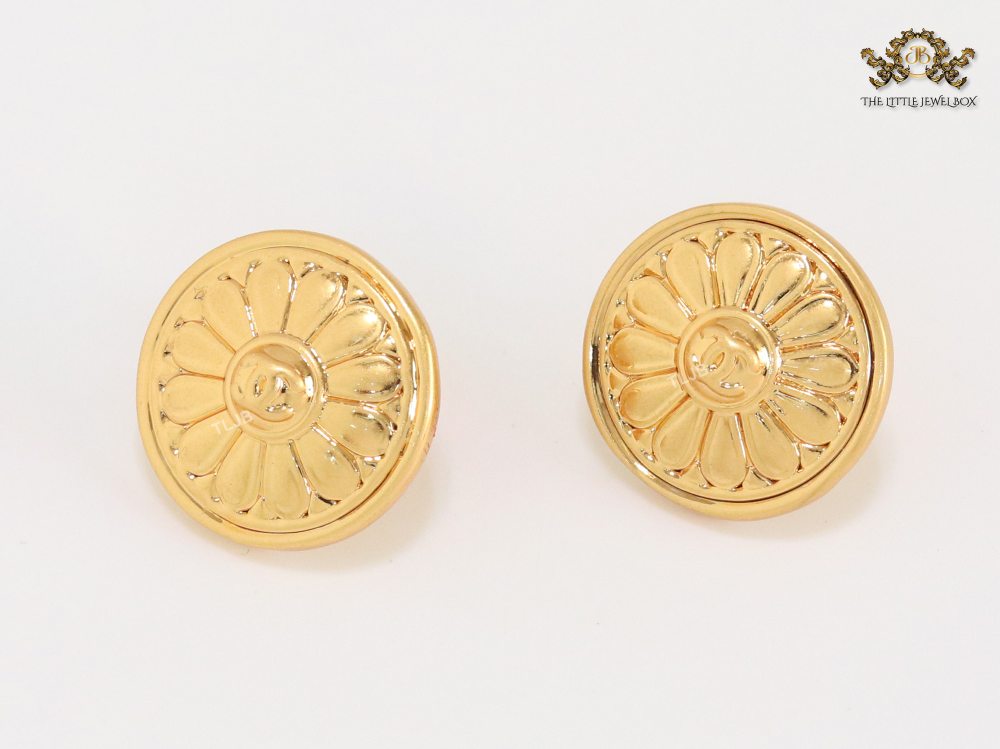 Double C old flower embossed studs