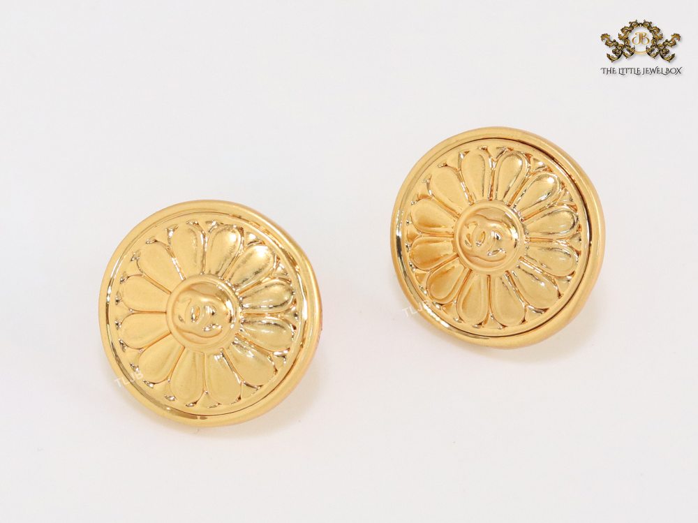 Double C old flower embossed studs