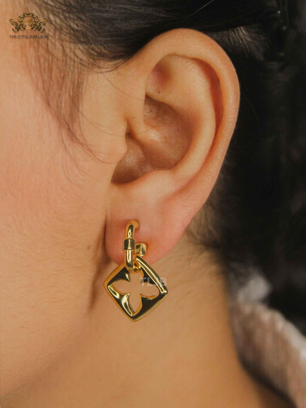 Alphabet L&V Gold petal motif dangle