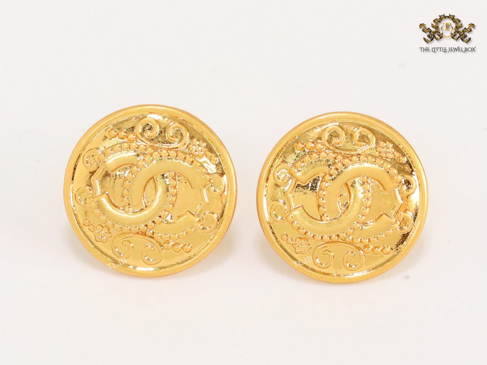 Double C textured round studs