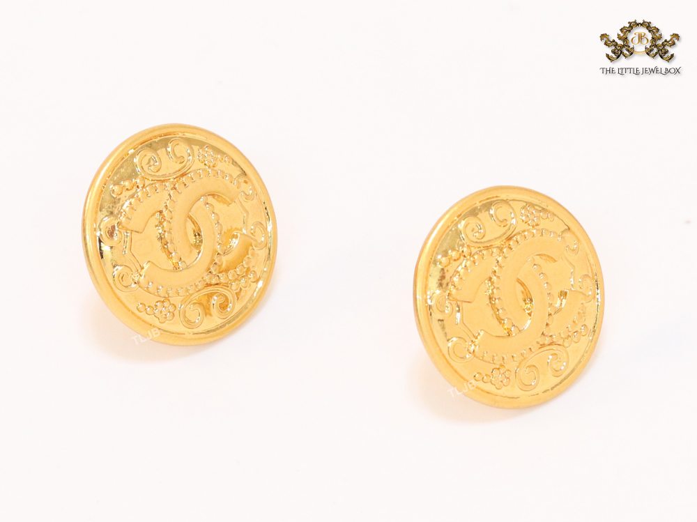 Double C textured round studs