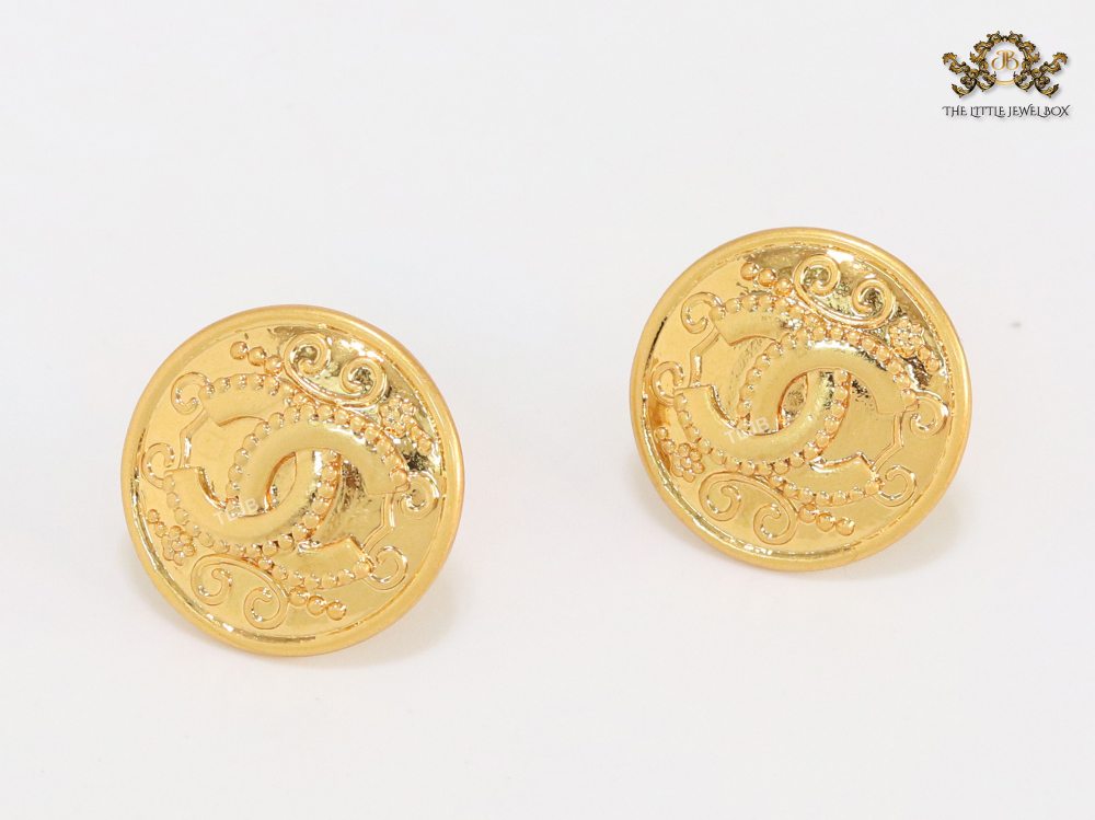 Double C textured round studs